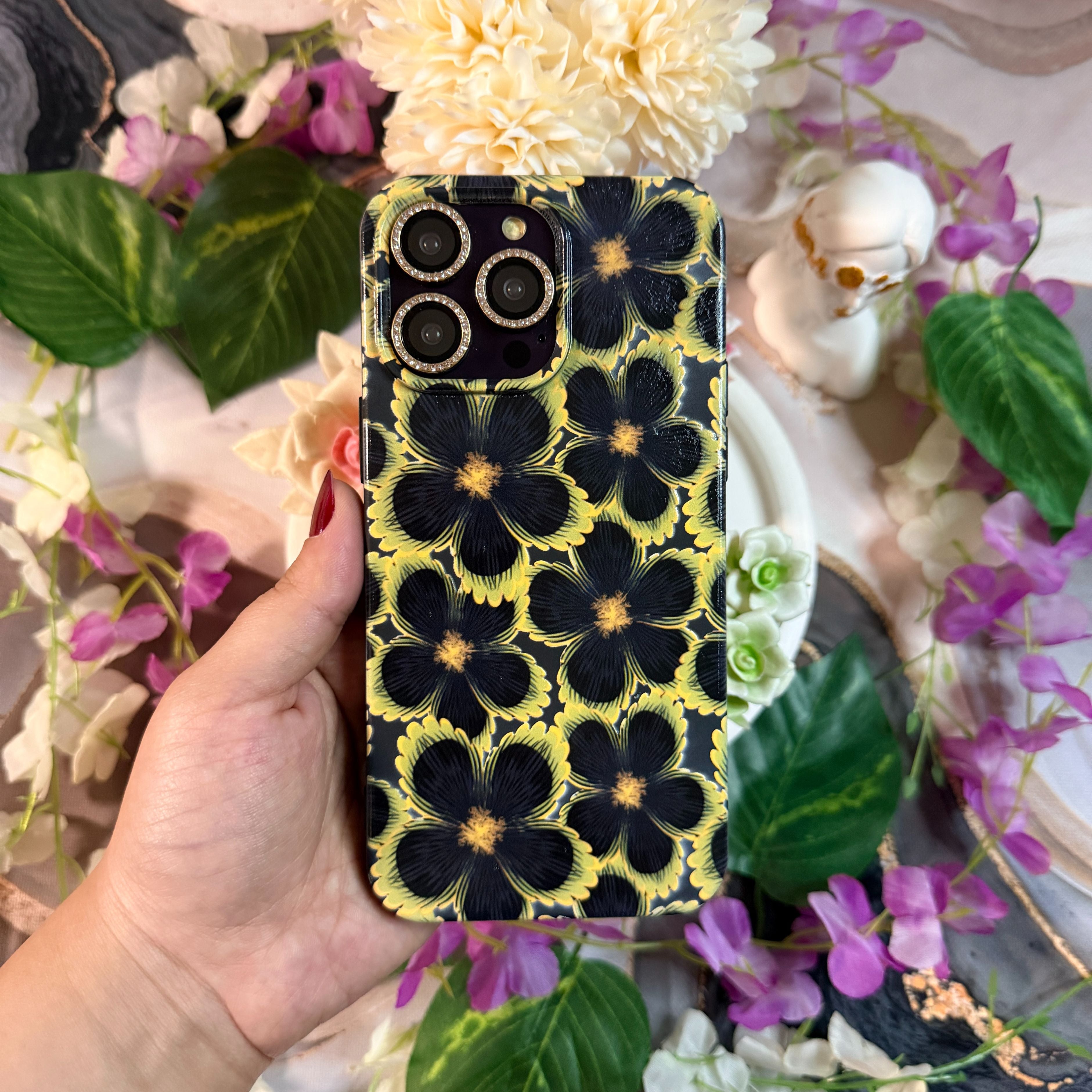 Retro Çiçekler Premium Telefon Kılıfı