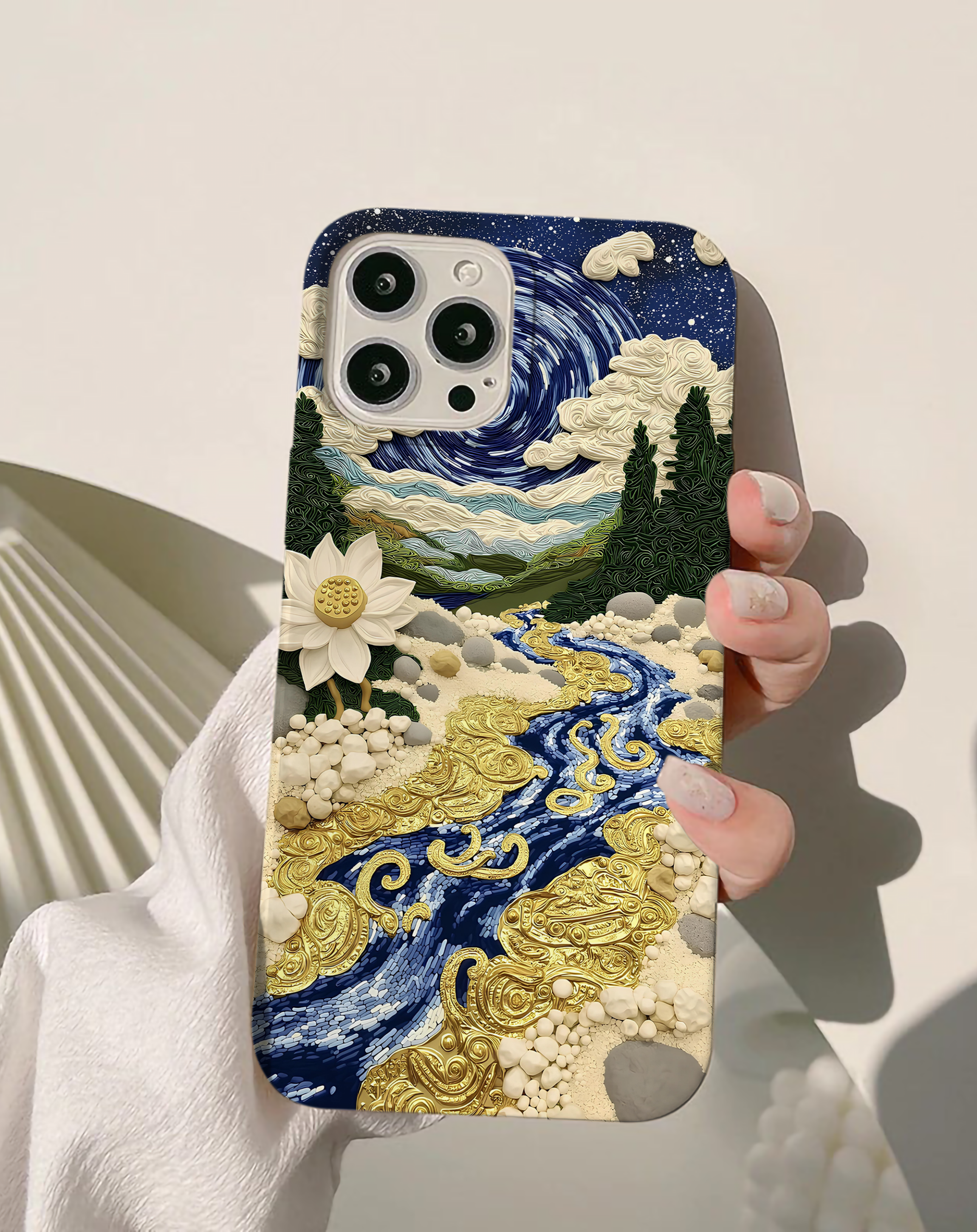 Altın Desenli Nehir ve Lotus Çiçeği Telefon Kılıfı