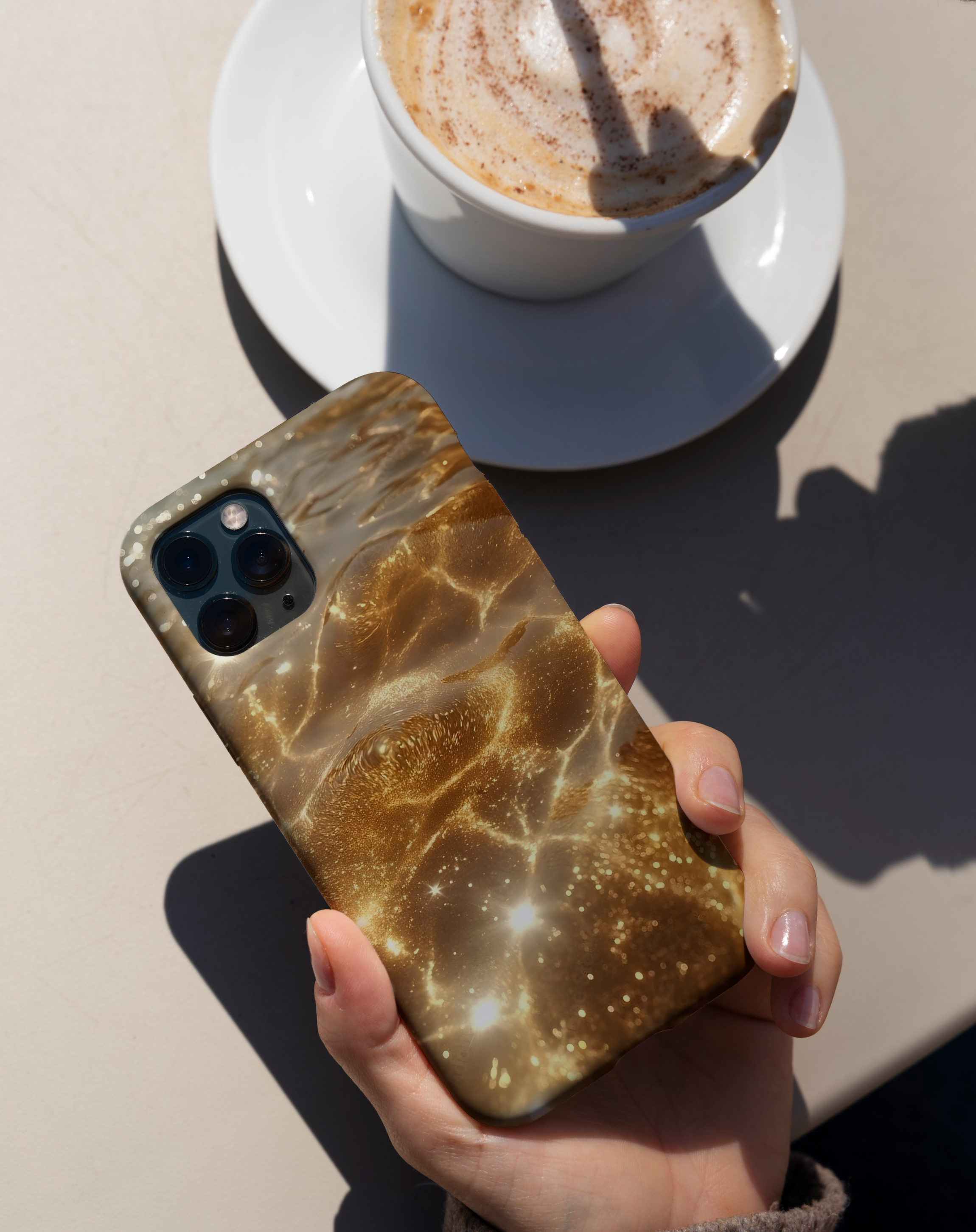 Altın Su Yansıması Premium Telefon Kılıfı