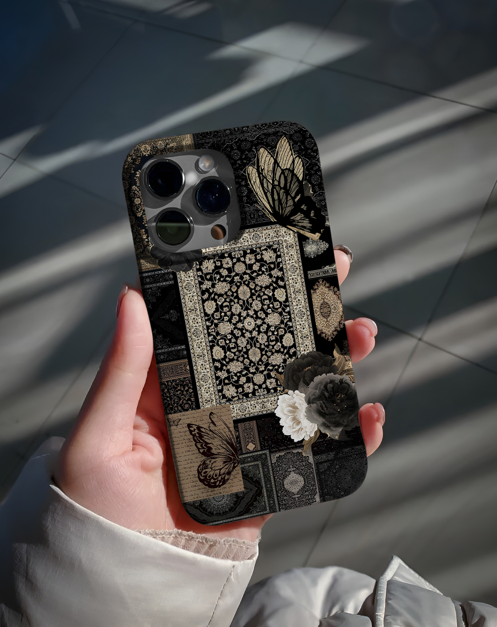 Geleneksel Motifli Kelebek ve Çiçek Premium Telefon Kılıfı