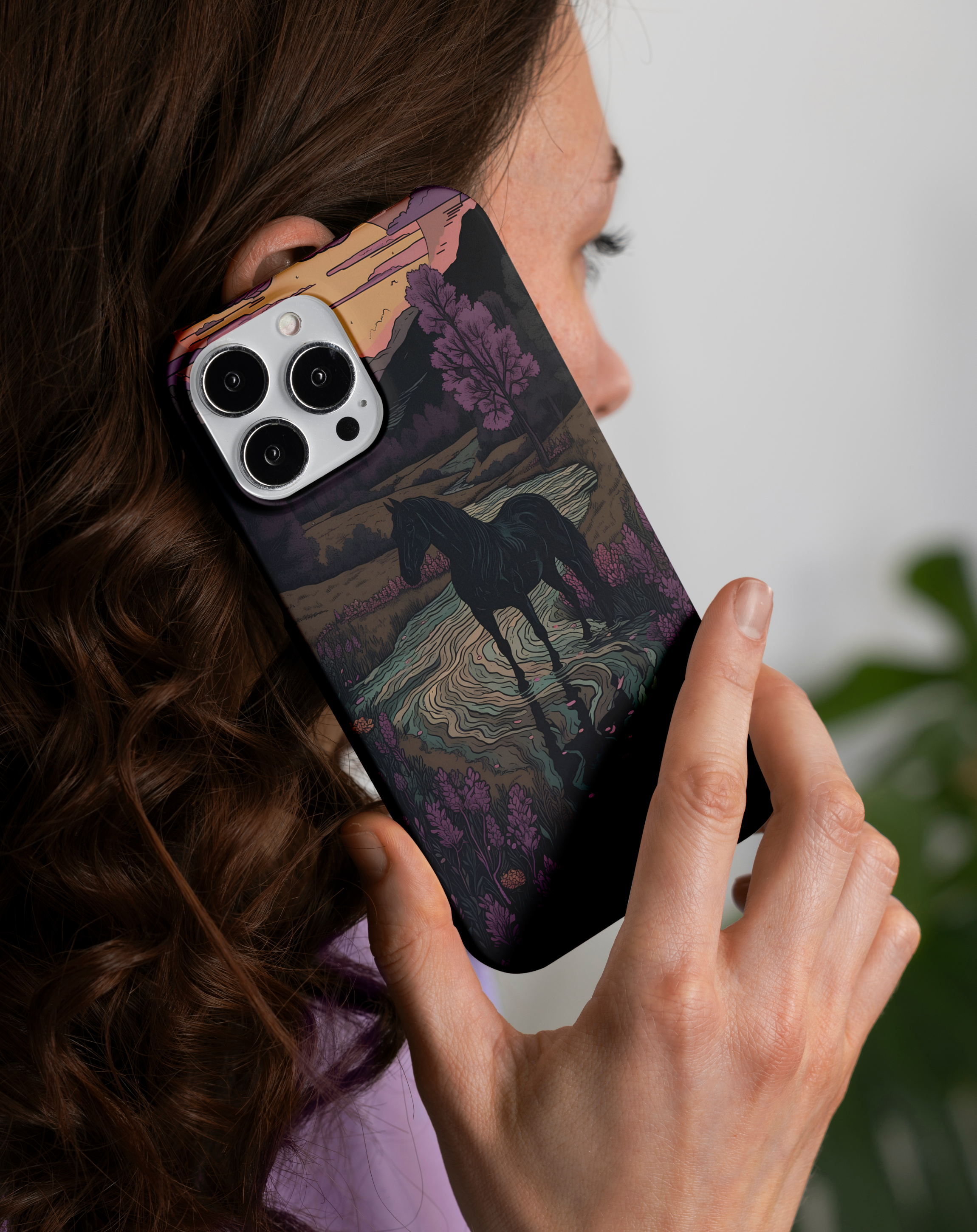 Gizemli At Figürlü Premium Telefon Kılıfı